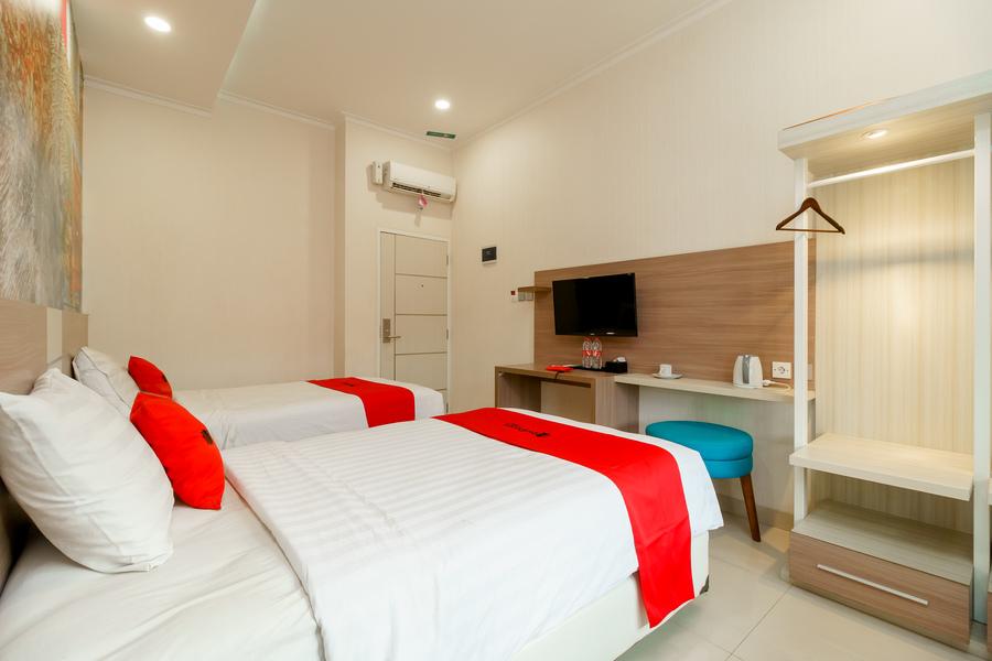 Reddoorz Plus @ Point Phila Cihampelas Бандунг Экстерьер фото
