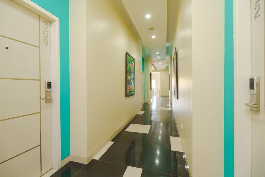 Reddoorz Plus @ Point Phila Cihampelas Бандунг Экстерьер фото