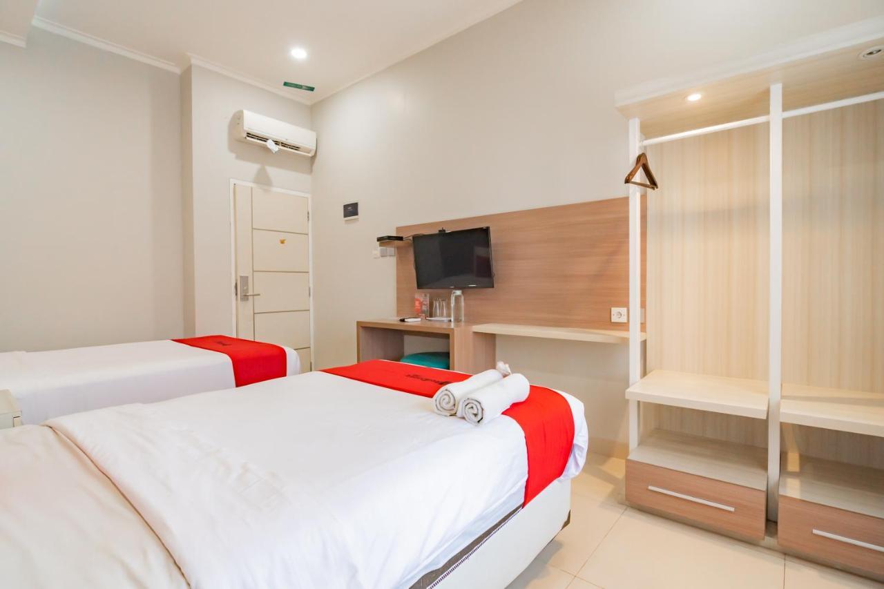 Reddoorz Plus @ Point Phila Cihampelas Бандунг Экстерьер фото