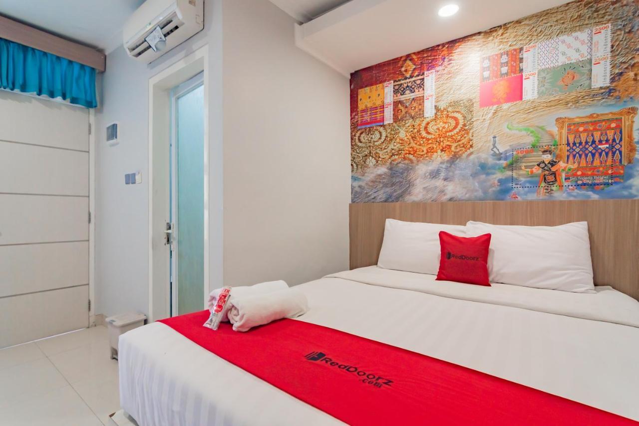 Reddoorz Plus @ Point Phila Cihampelas Бандунг Экстерьер фото