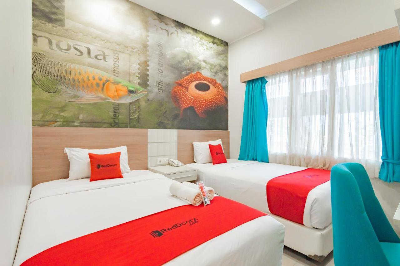 Reddoorz Plus @ Point Phila Cihampelas Бандунг Экстерьер фото