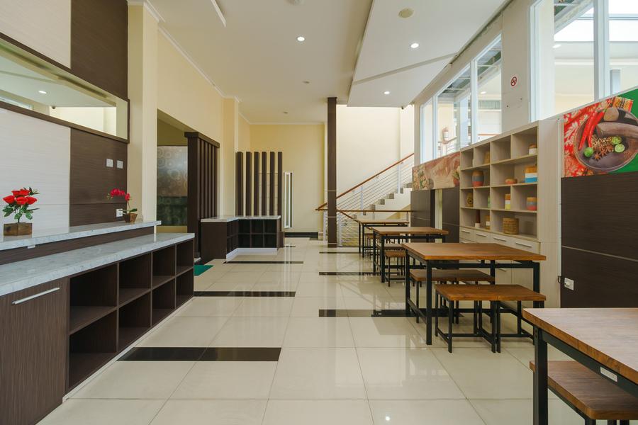 Reddoorz Plus @ Point Phila Cihampelas Бандунг Экстерьер фото